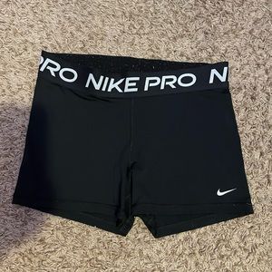 Large - Women’s Nike Pros